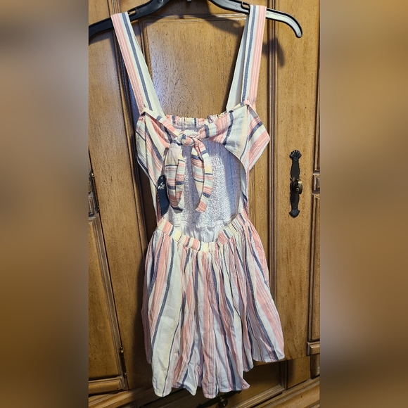 NWT! HOLLISTER Short Striped Romper Sz XS - Picture 2 of 2